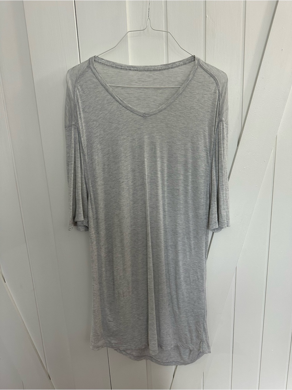 lululemon athletica Heather Gray Men’s V-Neck Relaxed Short Sleeve Tunic T-Shirt